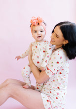 Load image into Gallery viewer, Roses Women's Short Set
