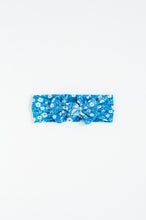 Load image into Gallery viewer, Blue Base Flowers Headband
